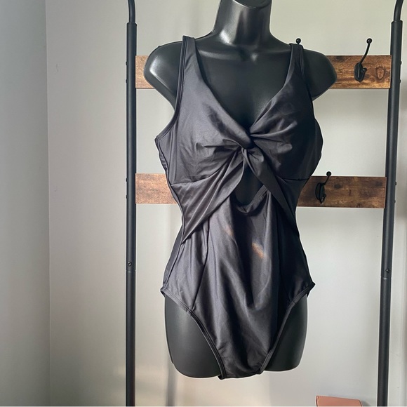 DKNY women’s Peekaboo Twist-Detail Low-Back One-Piece Swimsuit in black size 14 - Picture 7 of 7